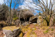 Des rochers sur le sentier des amoureux