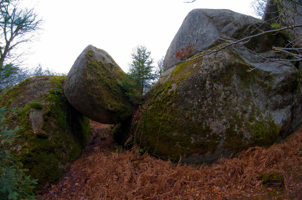 rochers sue le sentier des amoureux.
