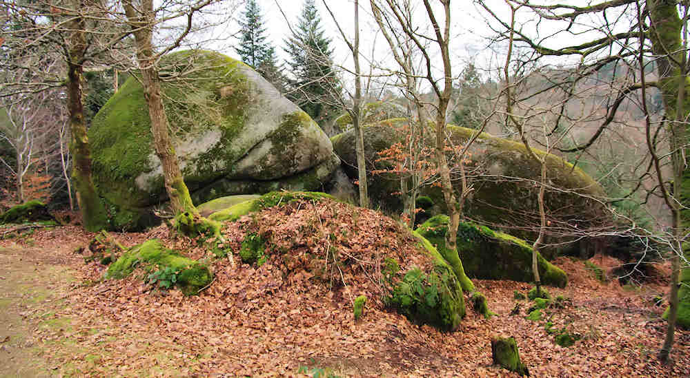 rochers sue le sentier des amoureux.