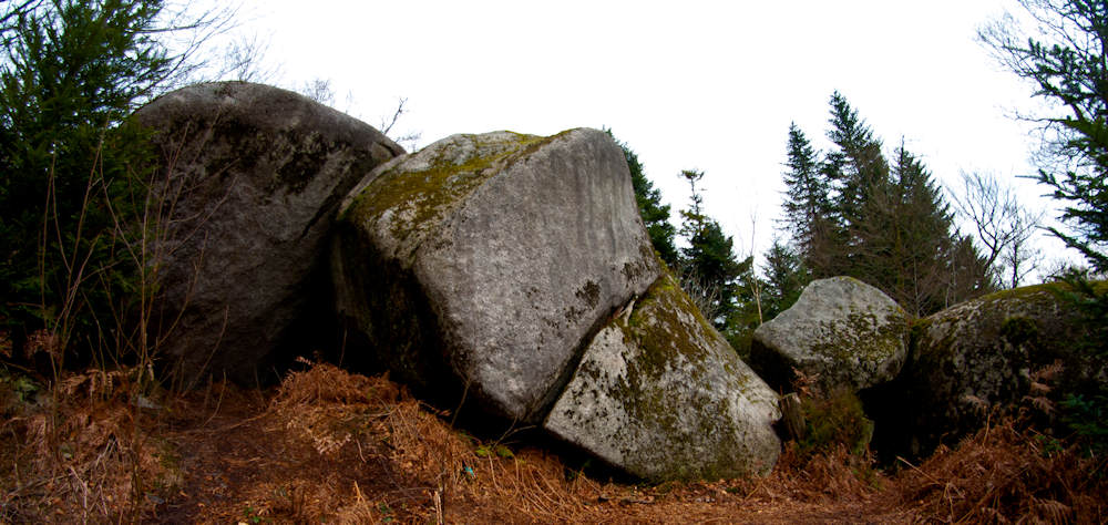 rochers sue le sentier des amoureux.
