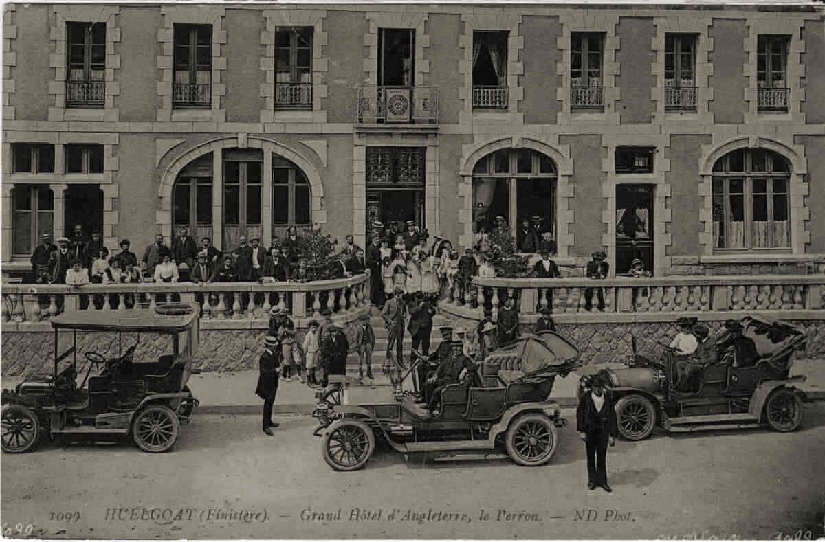 Une photo du lac dHuelgoat vers 1906.(collection personnellle)